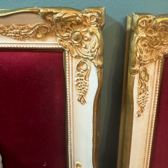 Mid 20th Century pair of Porcelain Bisque mounted sculptured wall hanging. - Picture 3 of 6